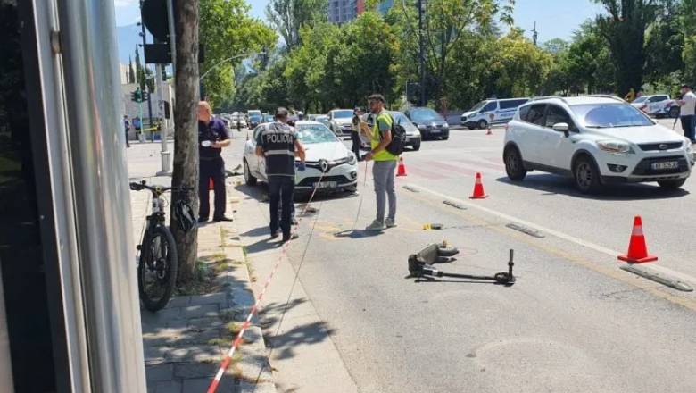 Tre të mitur me trotinetë përplasen nga një automjet në Tiranë, dy në gjendje të rëndë