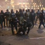 Policët në Serbi mburren për dhunën ndaj protestuesve, studentët publikojnë pamjet
