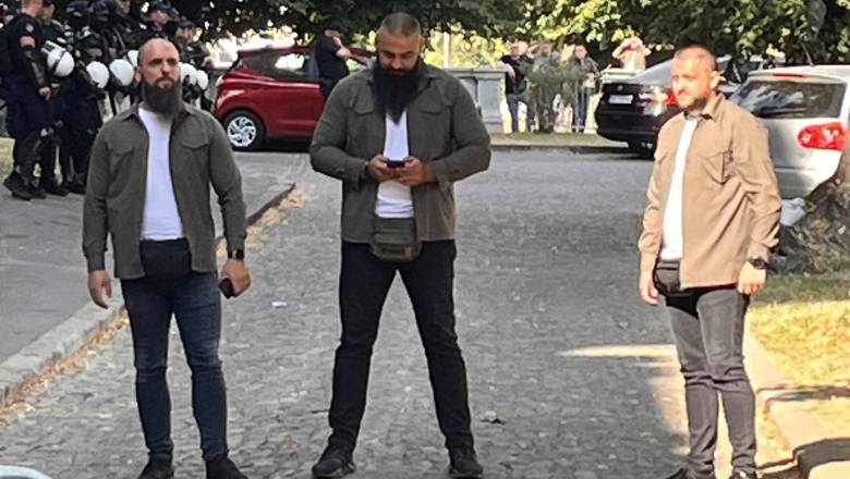 Terroristët e Banjskës, tani roje personale të Vuçiqit në Beograd