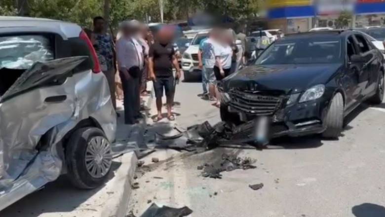 Sherr në rrugët e Vlorës: Shoferi përplas me qëllim makinën tjetër pas debatit